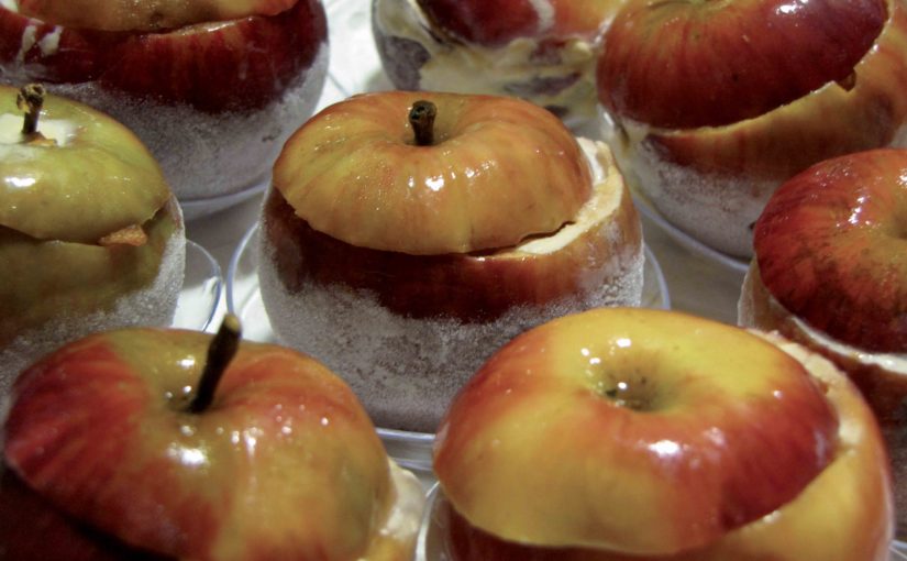 Pomme confite 7H, épices, vanille et tuile au thé vert